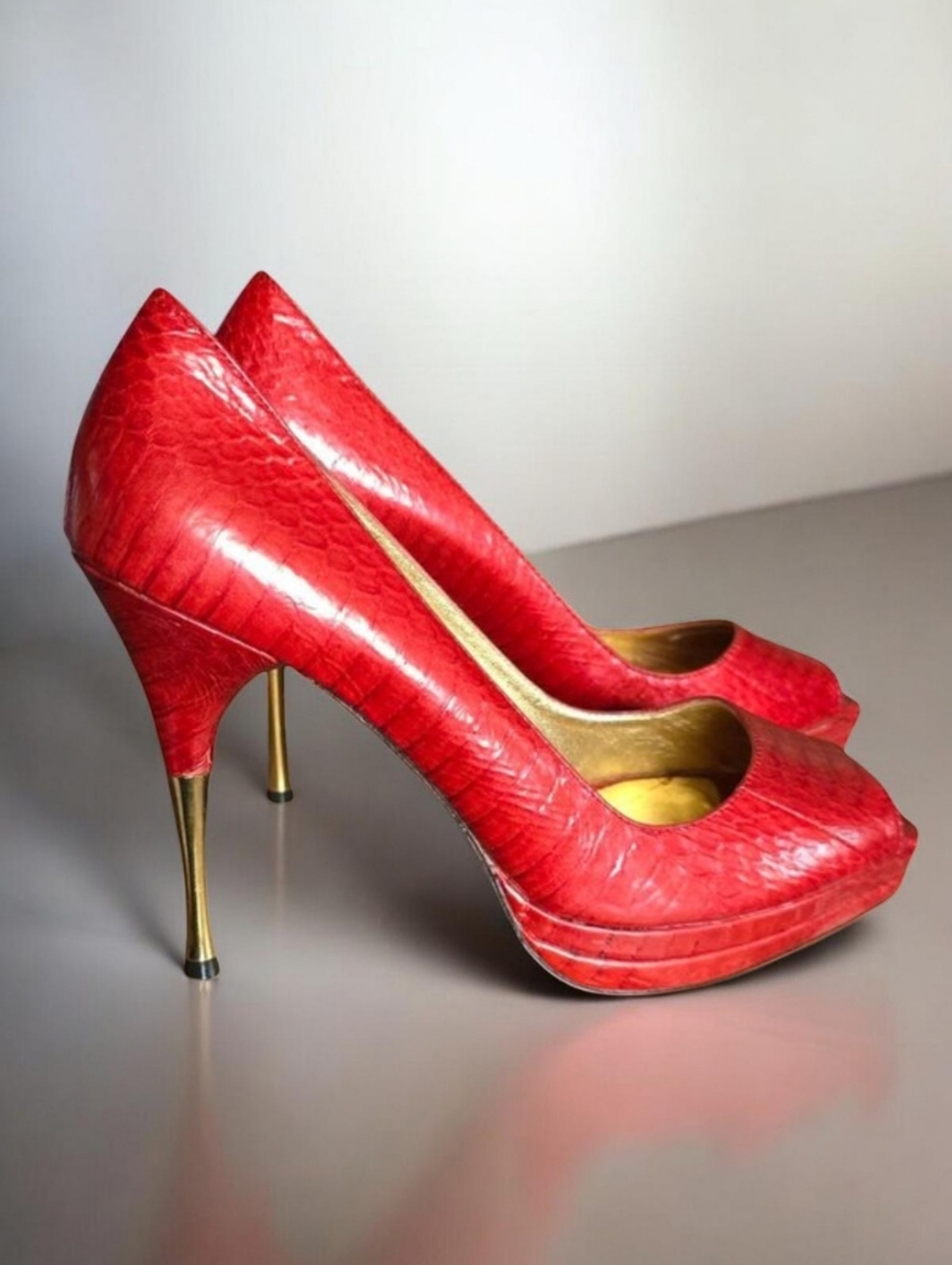 Vintage DANI BLACK (8.5) Red Croc Pattern Genuine Leather Gold Tip Heel Stiletto
